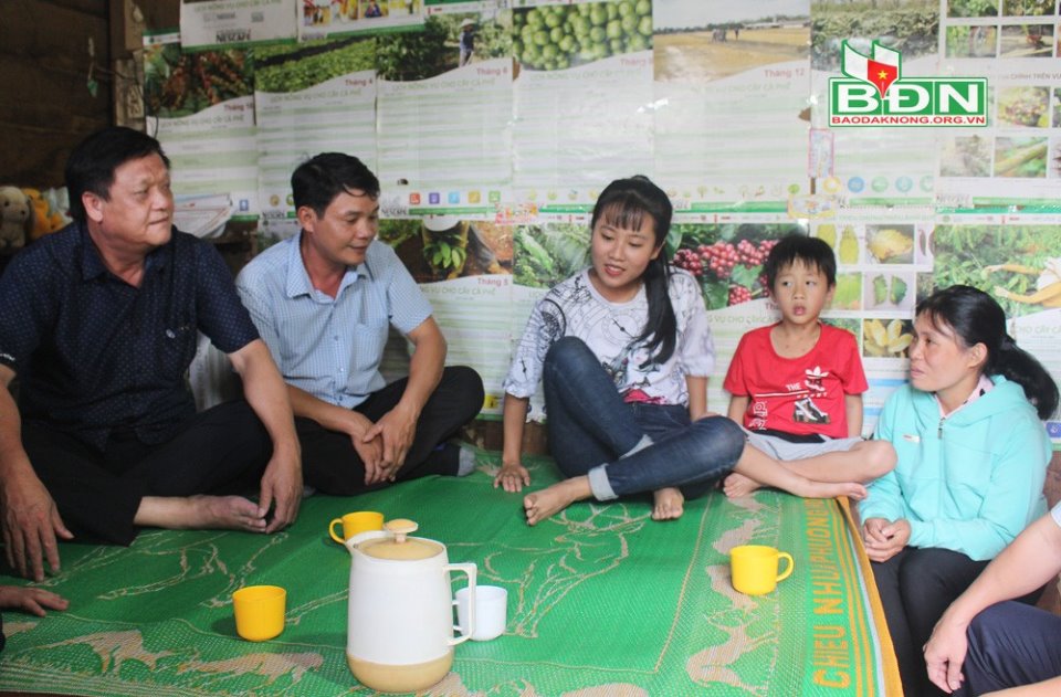 Hỗ trợ kinh phí giúp em Trần Thị Minh Anh vào Đại học